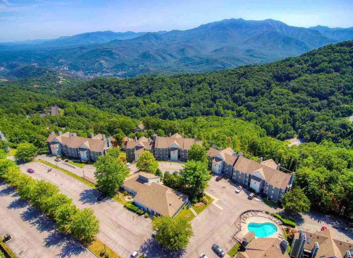 Sky High Views!!-peak Mountaintop-outdoor Pool-close To Downtown-private Balcony-wifi-cable Apartamento *