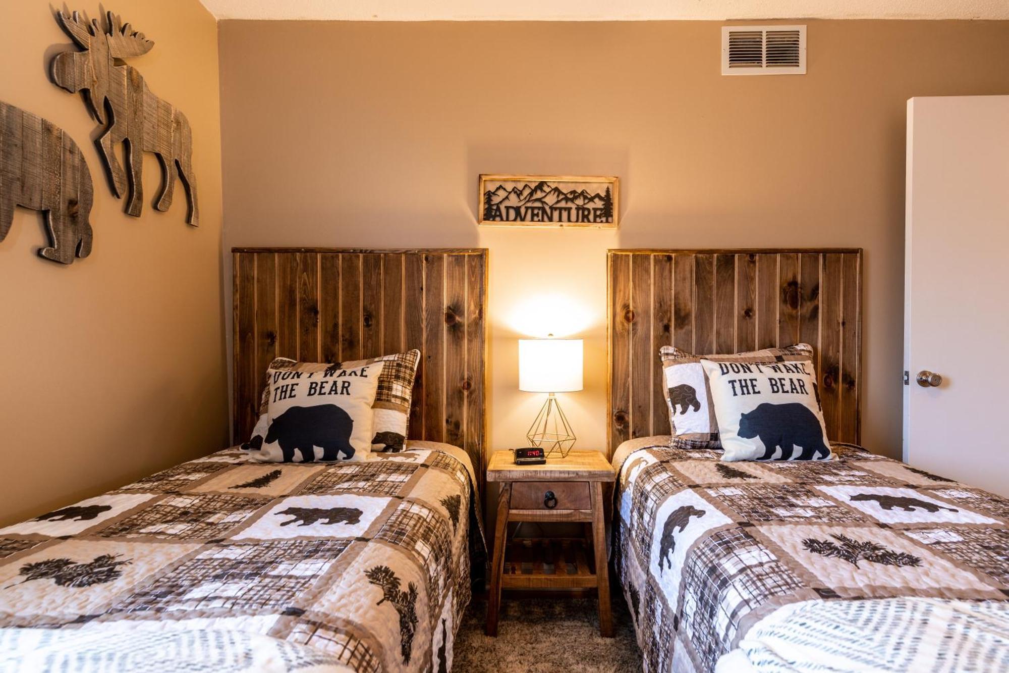 Sky High Views!!-peak Mountaintop-outdoor Pool-close To Downtown-private Balcony-wifi-cable Apartamento