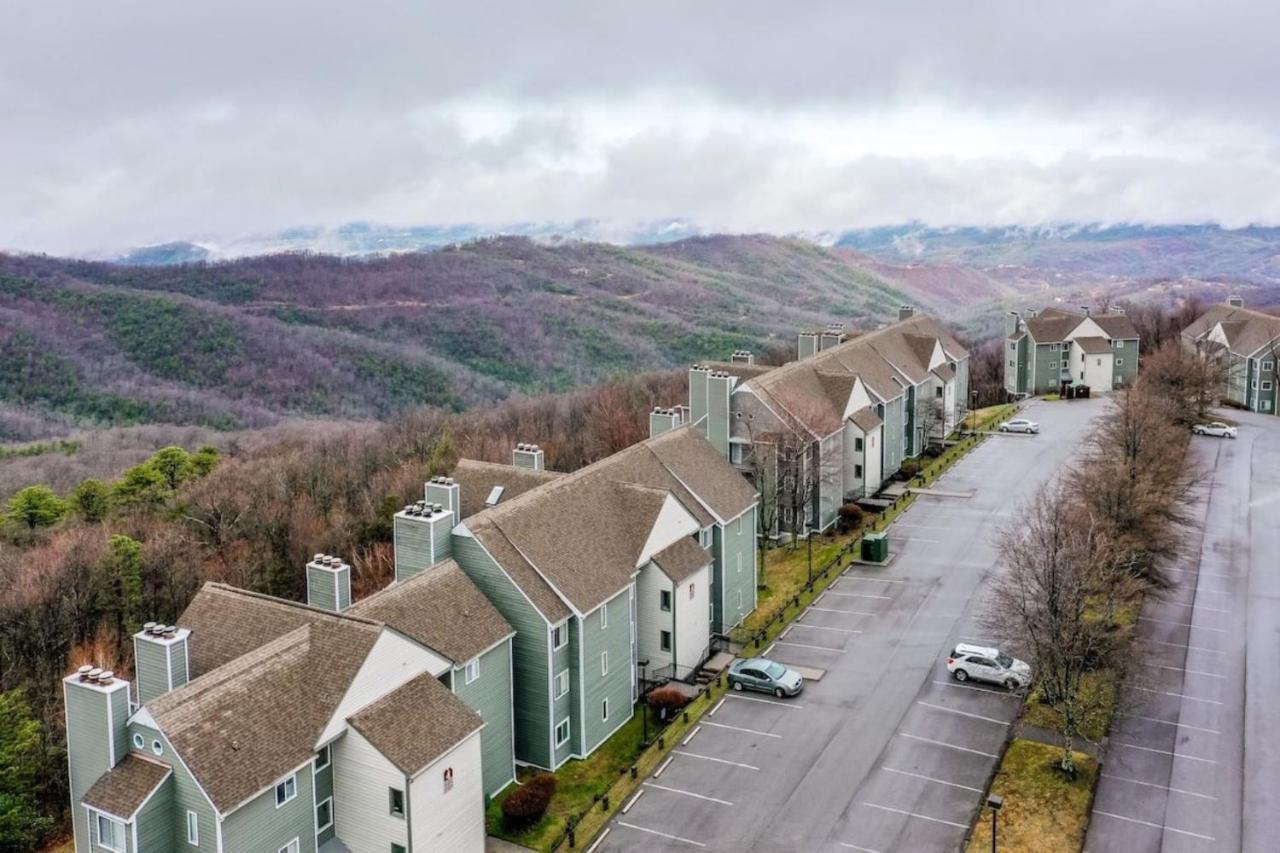 Apartamento Sky High Views!!-peak Mountaintop-outdoor Pool-close To Downtown-private Balcony-wifi-cable