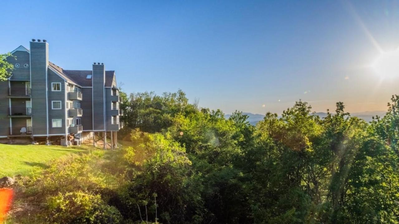 Apartamento Sky High Views!!-peak Mountaintop-outdoor Pool-close To Downtown-private Balcony-wifi-cable
