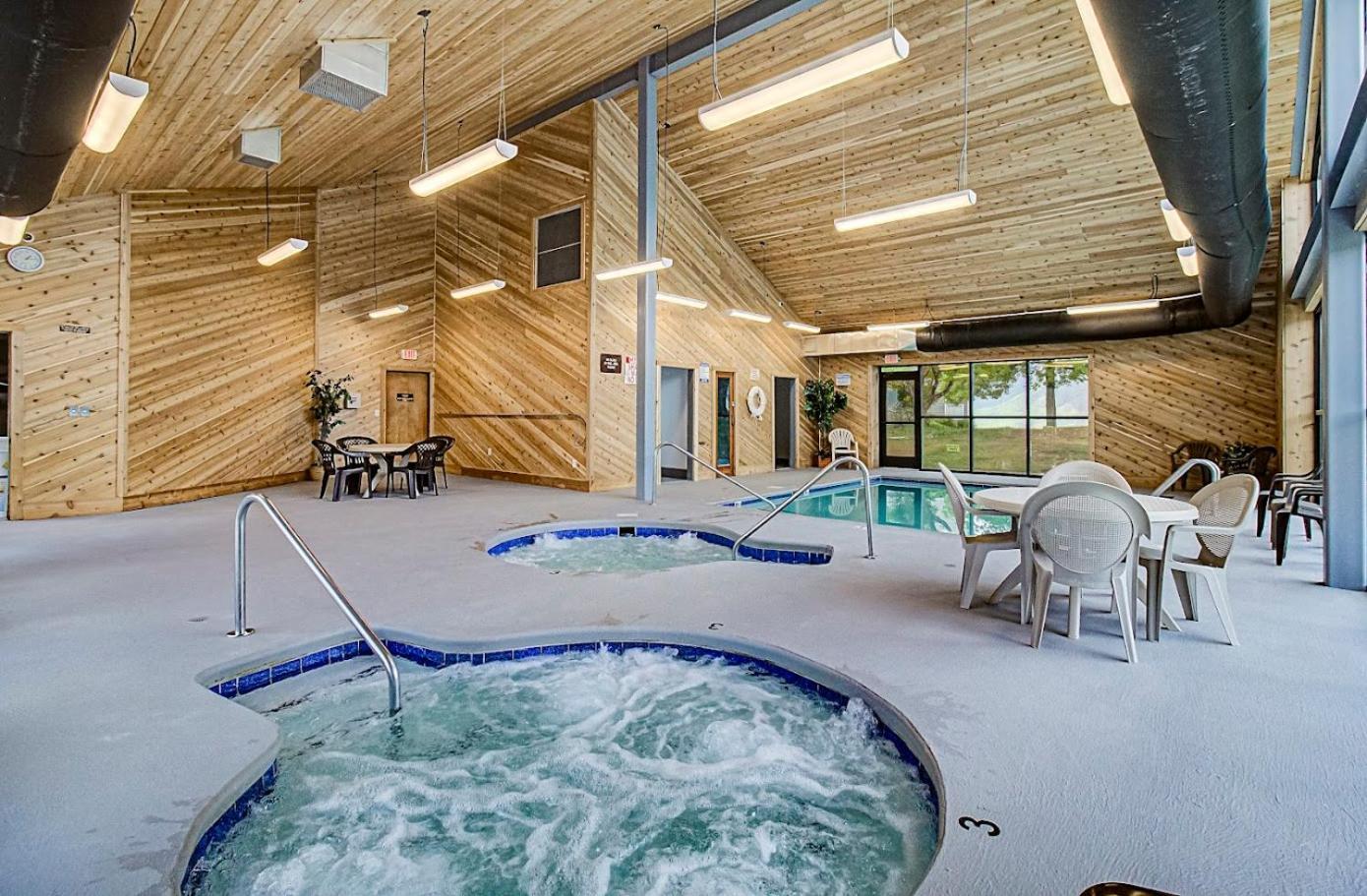 Sky High Views!!-peak Mountaintop-outdoor Pool-close To Downtown-private Balcony-wifi-cable Apartamento Gatlinburg
