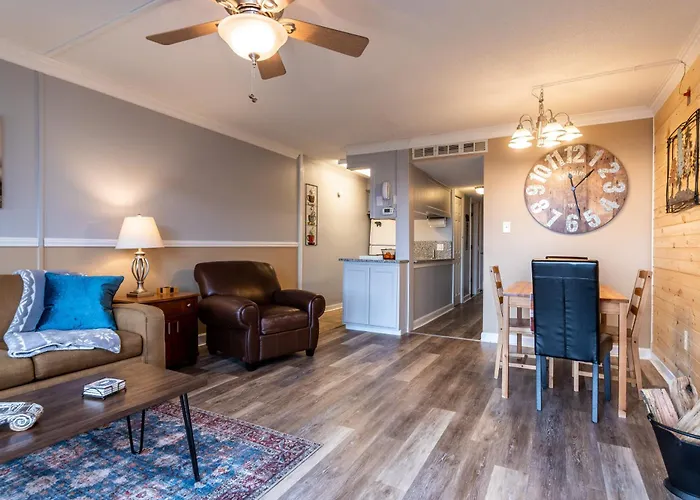 Sky High Views!!-Peak Mountaintop-Outdoor Pool-Close To Downtown-Private Balcony-Wifi-Cable